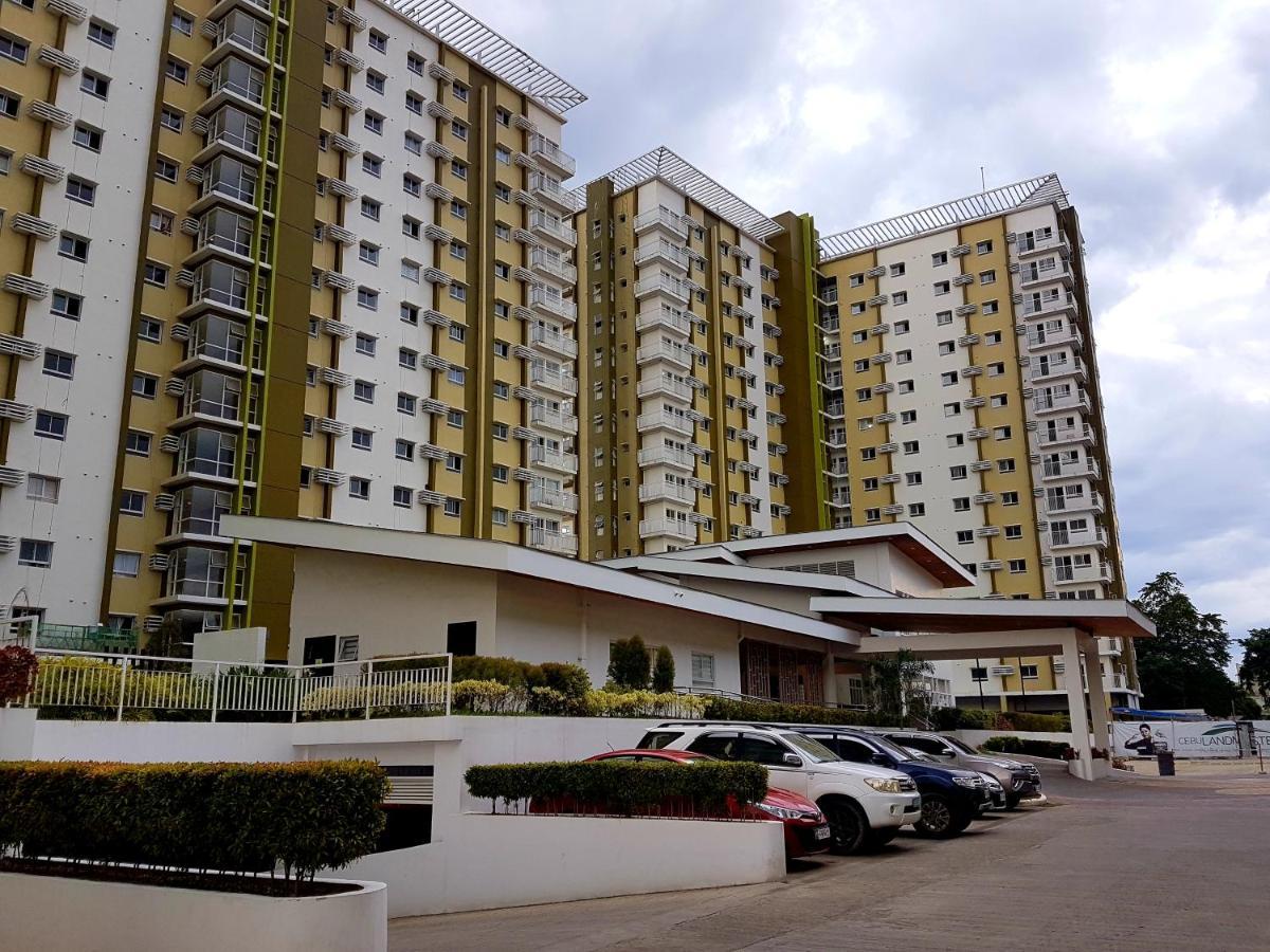 Keys 'N Places Holiday Rentals At Mesaverte Condo Cagayan de Oro Esterno foto